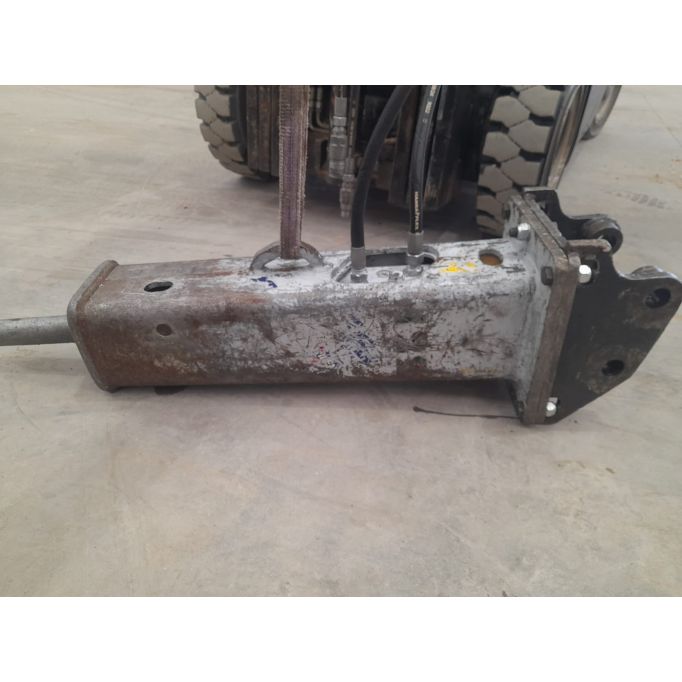 Martillo Minimixta 1CX y Miniexcavadora 3000kg JCB